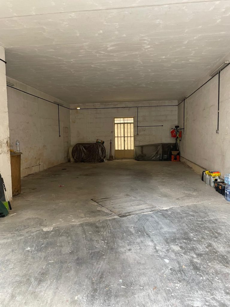 Garages in Mosta