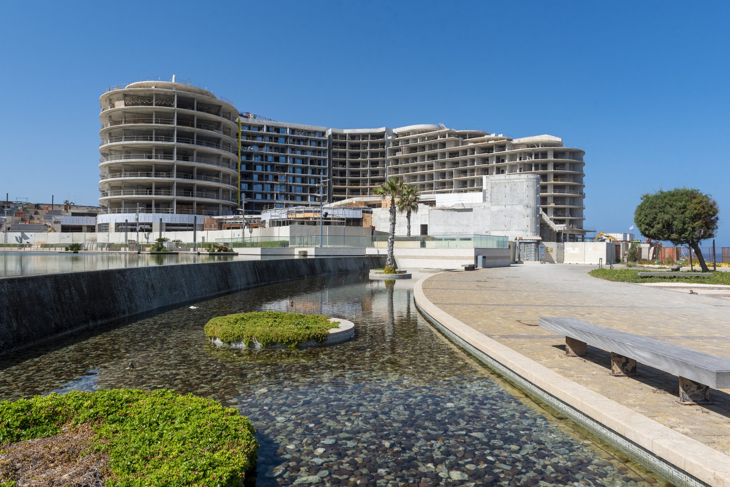 The Shoreline residences and landscaped outdoor areas