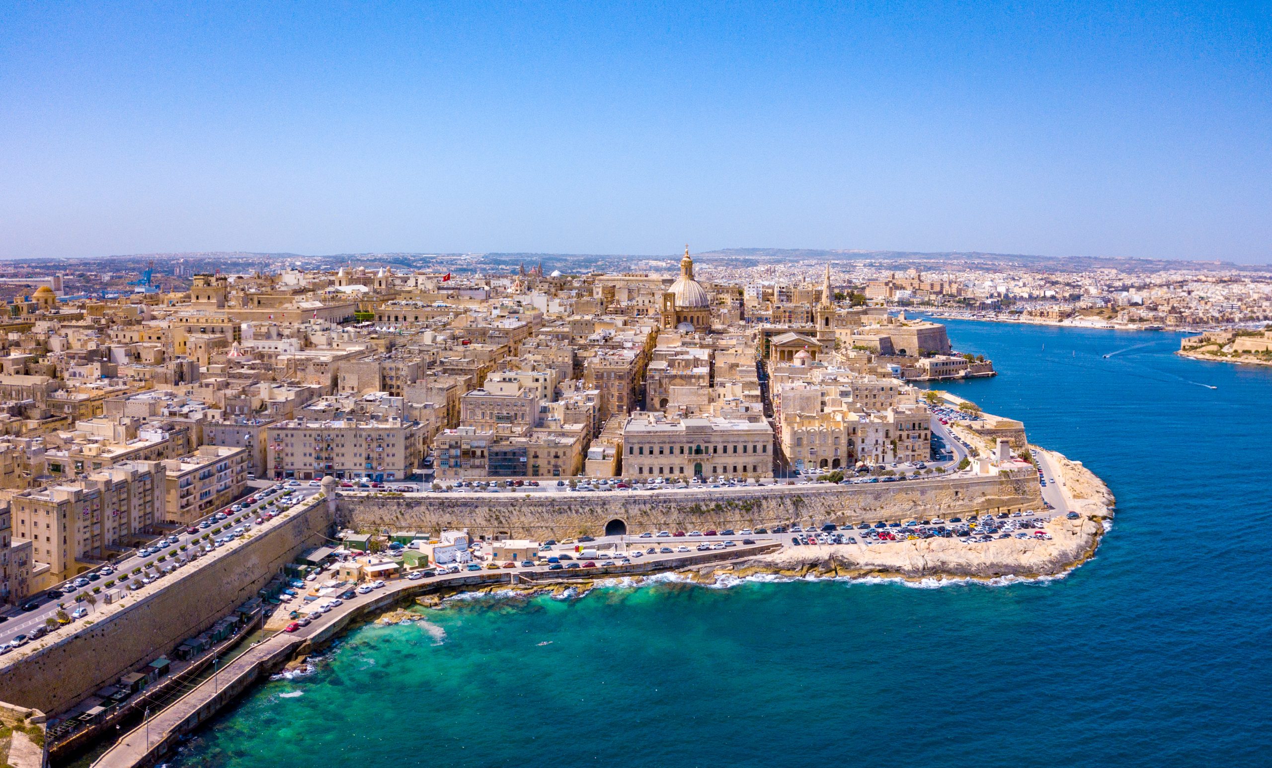 Luftaufnahme von Valletta und dem historischen Hafen von Malta