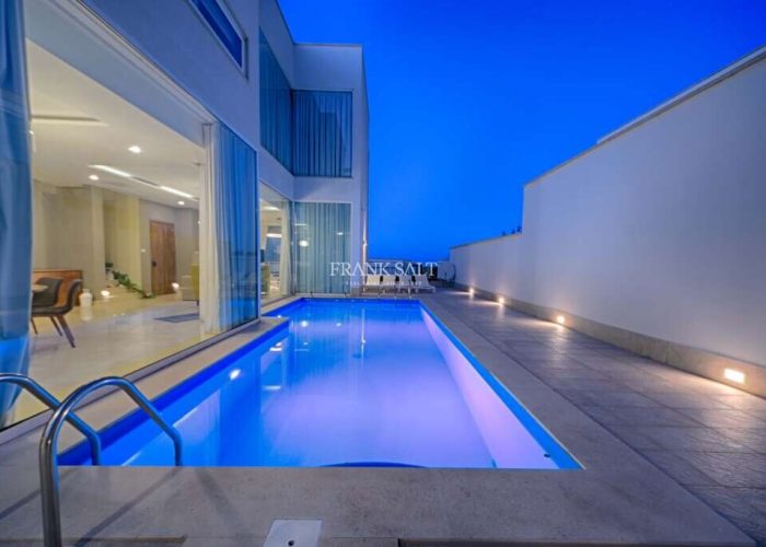 Madliena, Finished Villa