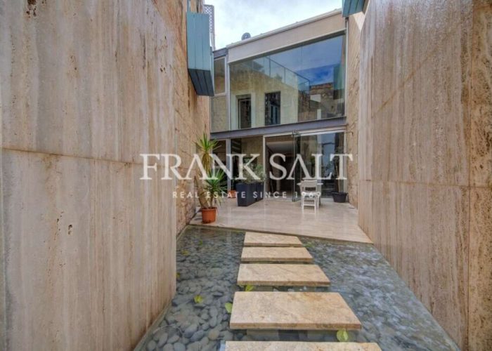 Birkirkara, Furnished House of Character